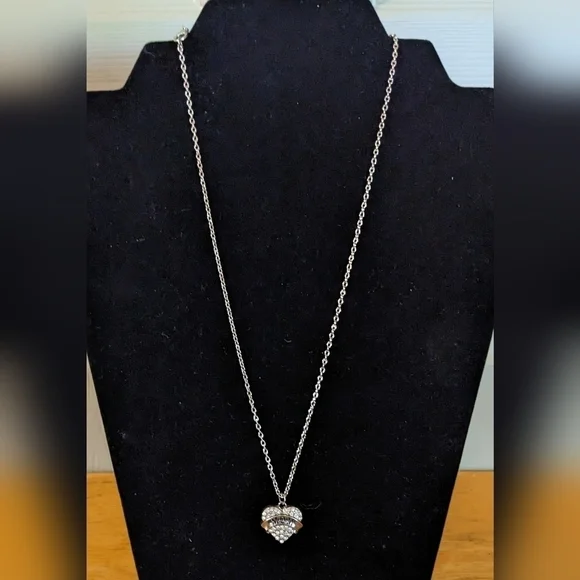 New heart necklace, Nana, Mom, Sister, Hope, Daughter, Lil Sis, Mid Sister - Picture 1 of 13